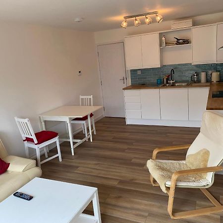 Adorable One-Bedroom Flat With Patio Garden. Southwick  Ngoại thất bức ảnh