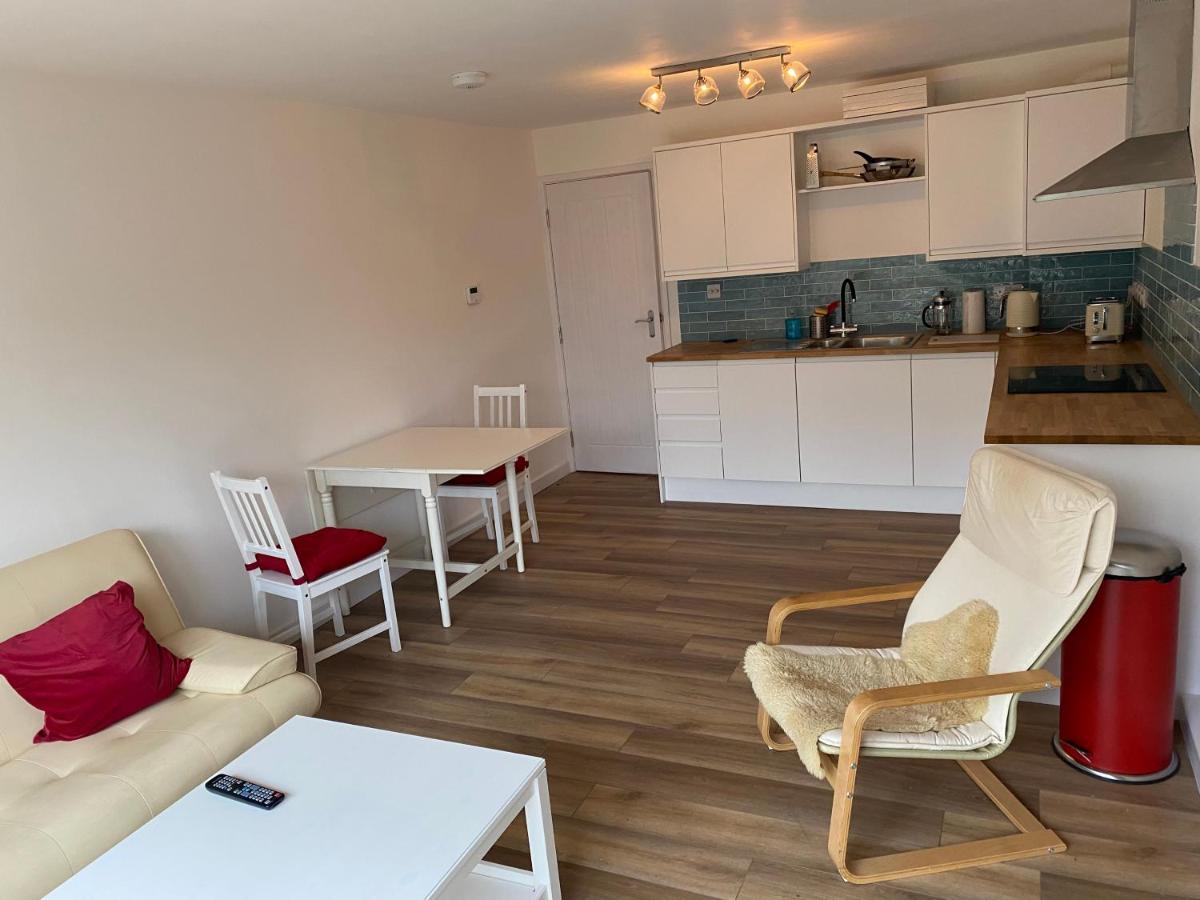 Adorable One-Bedroom Flat With Patio Garden. Southwick  Ngoại thất bức ảnh