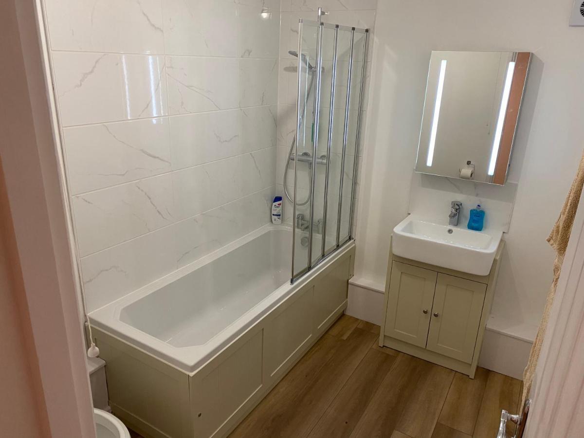 Adorable One-Bedroom Flat With Patio Garden. Southwick  Ngoại thất bức ảnh