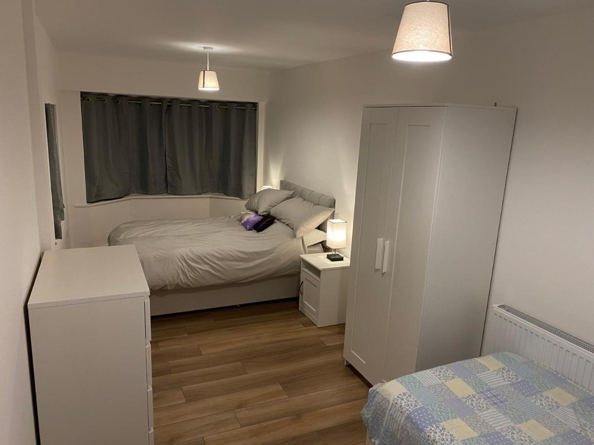Adorable One-Bedroom Flat With Patio Garden. Southwick  Ngoại thất bức ảnh