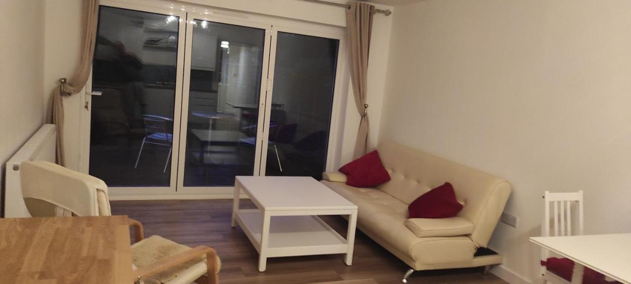 Adorable One-Bedroom Flat With Patio Garden. Southwick  Ngoại thất bức ảnh