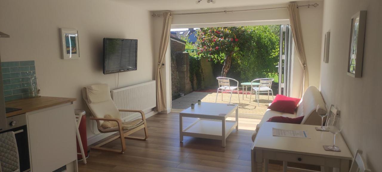 Adorable One-Bedroom Flat With Patio Garden. Southwick  Ngoại thất bức ảnh